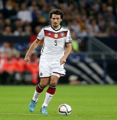 记者：巴黎5-4拜仁让足球回归本源，也证明弗里克的选择正确