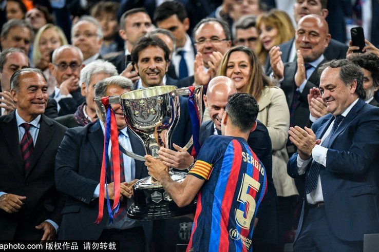 西甲决赛夜：国家德比后巴萨有望现场捧杯庆祝夺冠