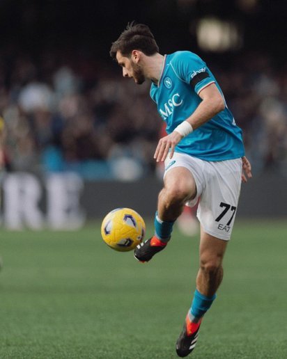 克瓦拉茨赫利亚个人能力过人兜射破门！巴黎1-1拜仁！