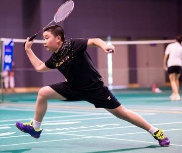 张卓毅弃足从羽，转型羽毛球