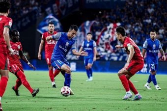 杨翼：申花外租前锋阿苏埃西乙破门，中超最早战大连可登场