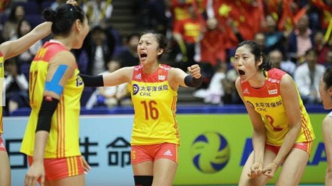 日本全队赛后鞠躬致意，中国队鼓掌回应