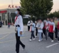 乐播这u12小将估计一米九了