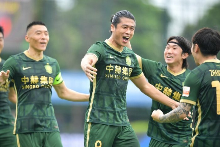 国安4球横扫新鹏城 达万双响张玉宁献助攻