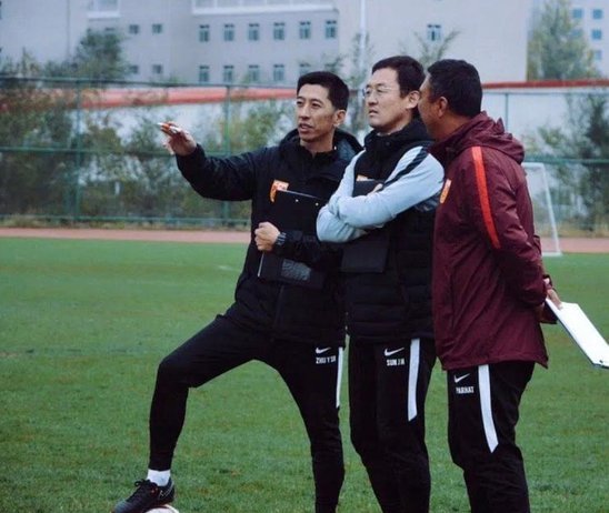 什么才叫正规青训出来的孩子，董路带的那帮野球球员能比吗